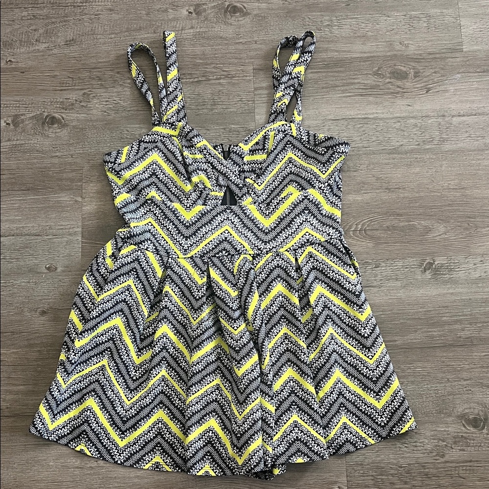 Material girl Chevron Patterned dress Romper with Straps XL